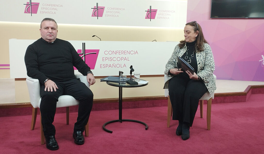 Luis Manuel Romero en la presentación del encuentro en la CEE