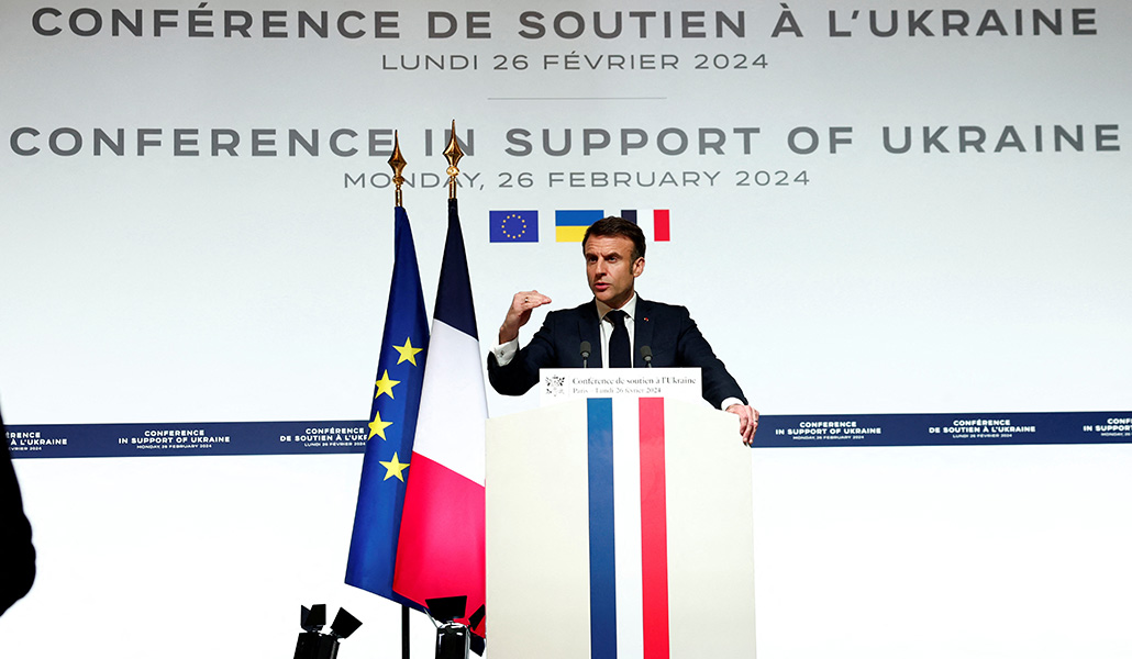 Macron durante la rueda de prensa final de la conferencia en apoyo a Ucrania, el día 26