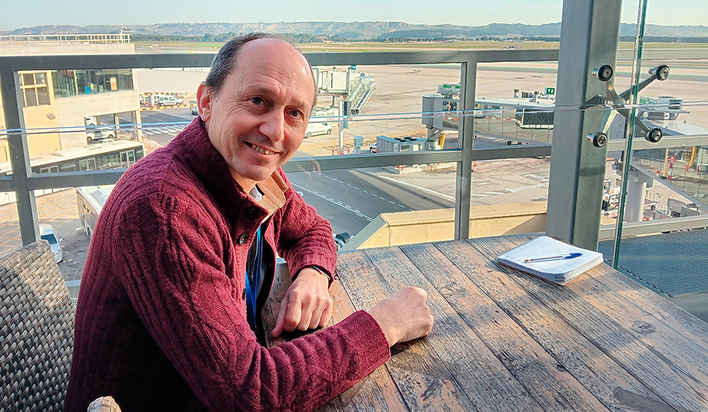 Pablo Seco, en la cafetería de empleados de la T1 del aeropuerto de Barajas