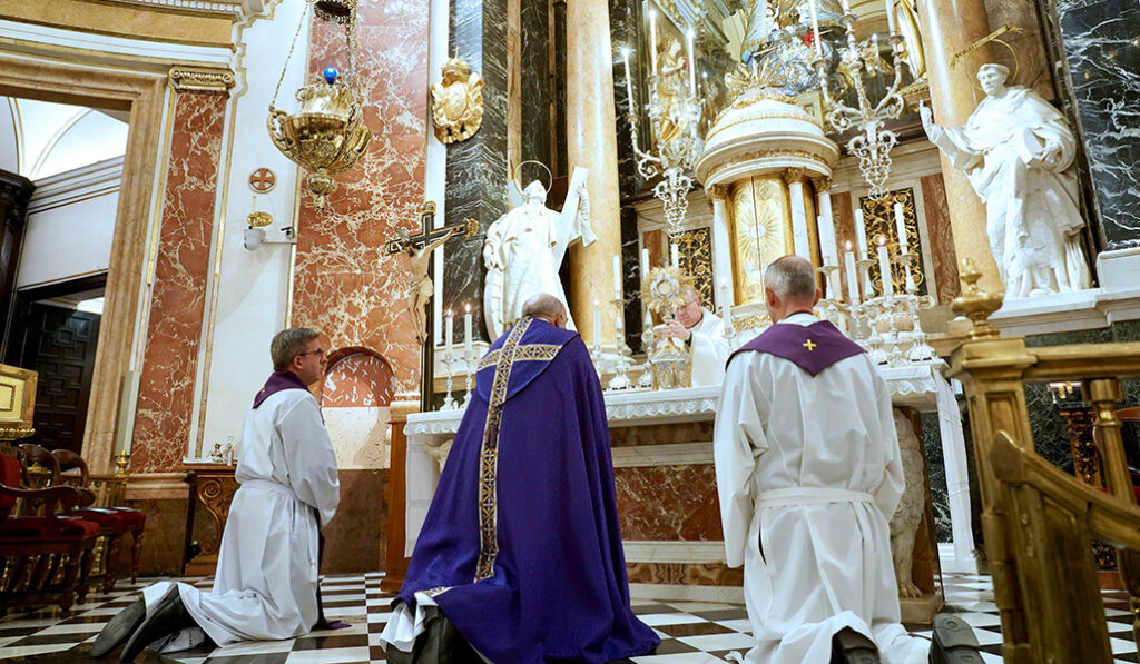 Enrique Benavent en la vigilia de oración
