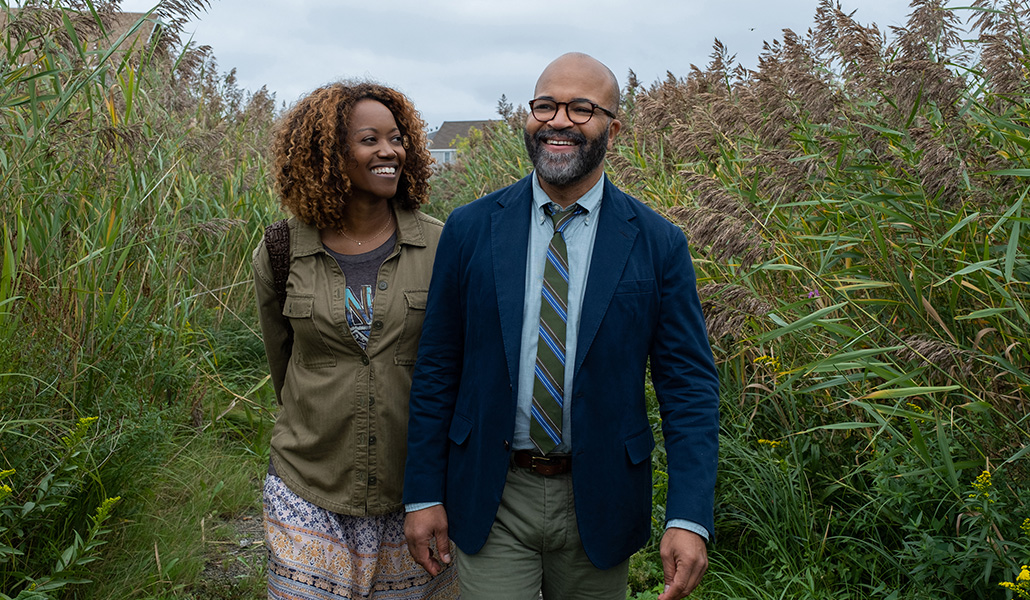 El escritor junto a Erika Alexander, que interpreta a su novia, en la película que ha ganado el Óscar al Mejor Guion Adaptado