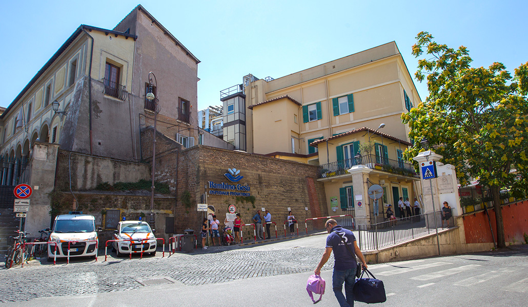 Fachada del hospital pediátrico Bambino Gesù, de Roma (Italia)