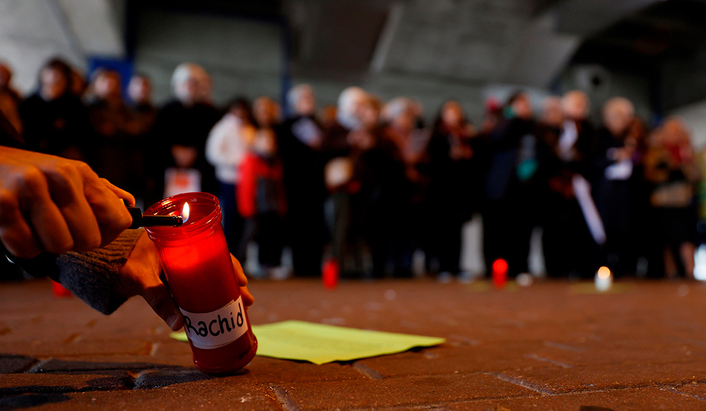 Vigilia por las personas encerradas en los CIE bajo el lema «Menos hostilidad y más hospitalidad»