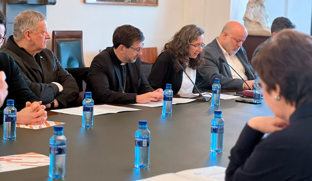 El cardenal Cobo durante la reunión del Pacto de Convivencia