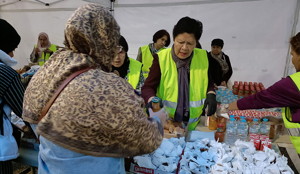 Un 'iftar' popular convocado en Barcelona por la Fundación Tot Raval el 21 de marzo.