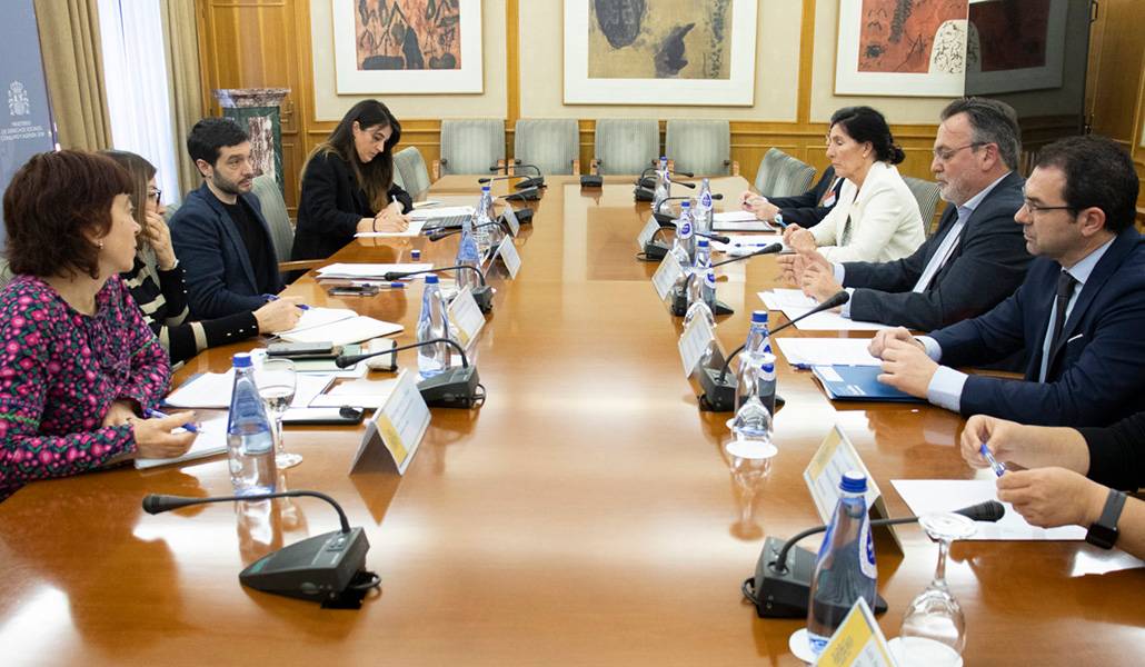 Un momento de la reunión del FEFN con el ministro Bustinduy