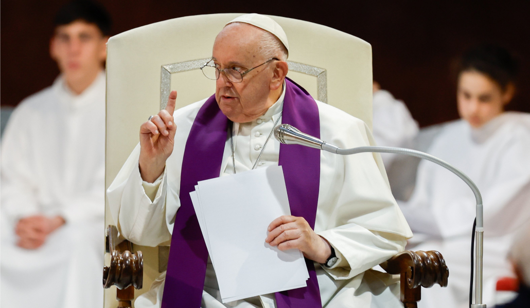 El Papa en la parroquia Pío V de Roma durante la iniciativa '24 horas para el Señor' el 8 de marzo