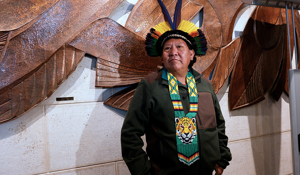 Davi Kopenawa, jefe de los yanomami, tras su encuentro con el Papa Francisco, el 10 de abril