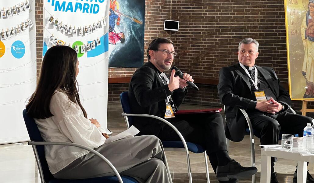 El cardenal Cobo y el secretario del Dicasterio para la Comunicación