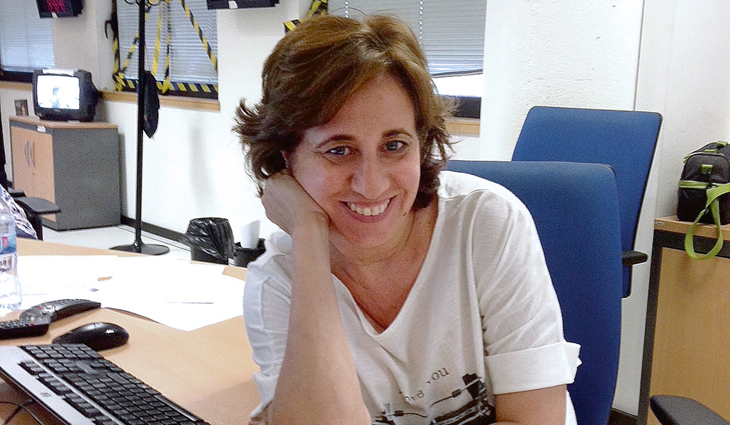 La periodista en la redacción de 'Informe Semanal'