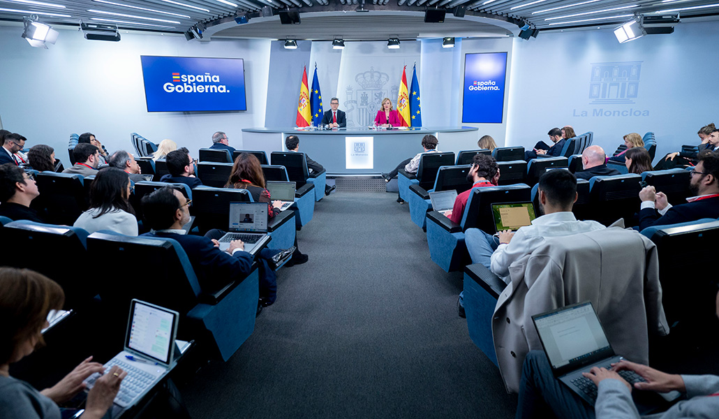 Félix Bolaños durante la rueda de prensa en que ha anunciado el plan de indemnizaciones