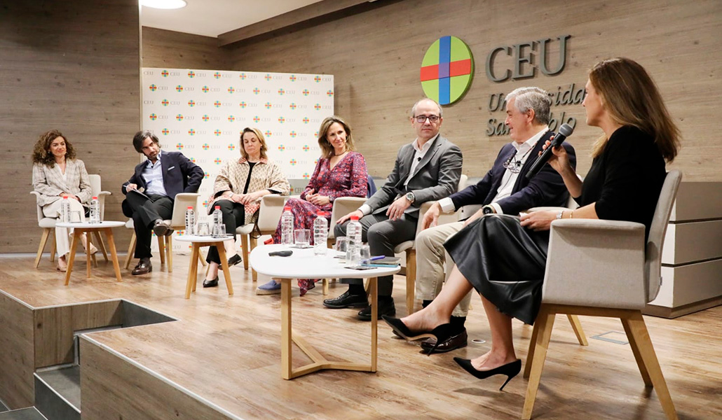 Un momento del acto en el CEU