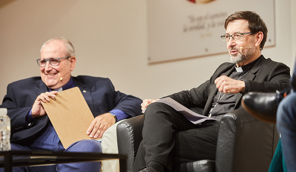 Manuel Bru y José Cobo durante la presentación del libro