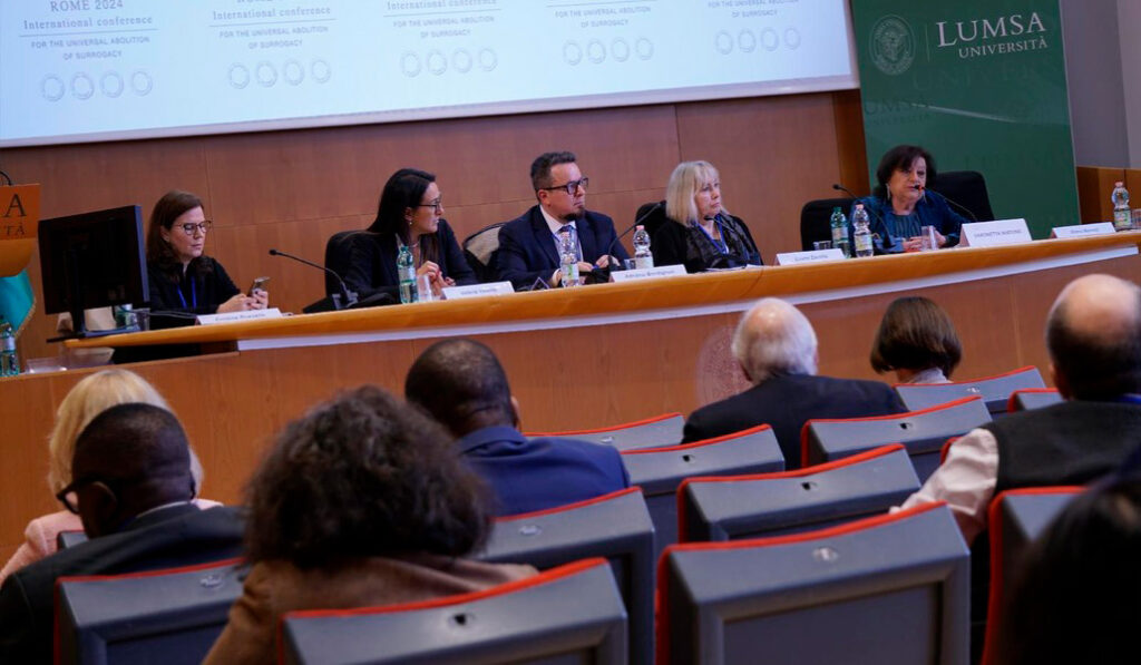 La Ministra de Familia confirmó que Italia tendrá ley contra la maternidad subrogada antes de que termine el año