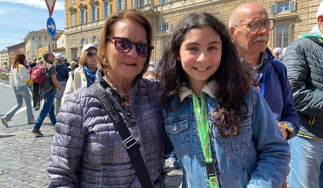 Annalisa y su nieta Alicia tras participar en el encuentro