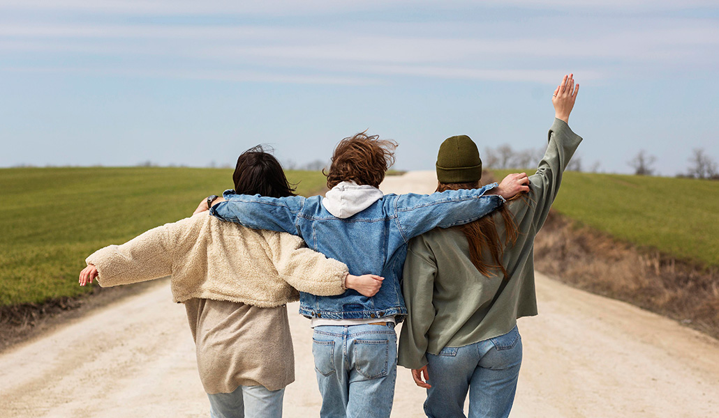 Las amistades generan «sensaciones fundamentales para el desarrollo social y personal», dice el informe
