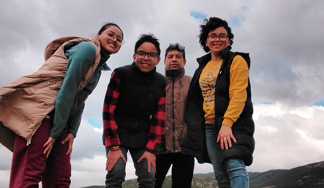 Karina y Pedro con sus hijos, Matías y Alexandra
