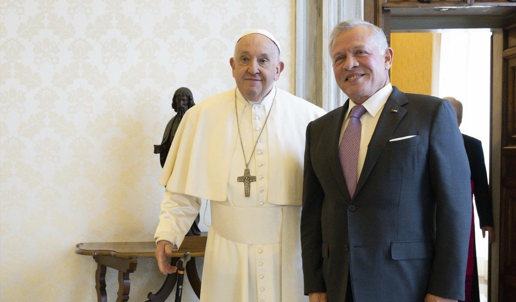 Francisco con el rey Abdalá II de Jordania en el Palacio Apostólico