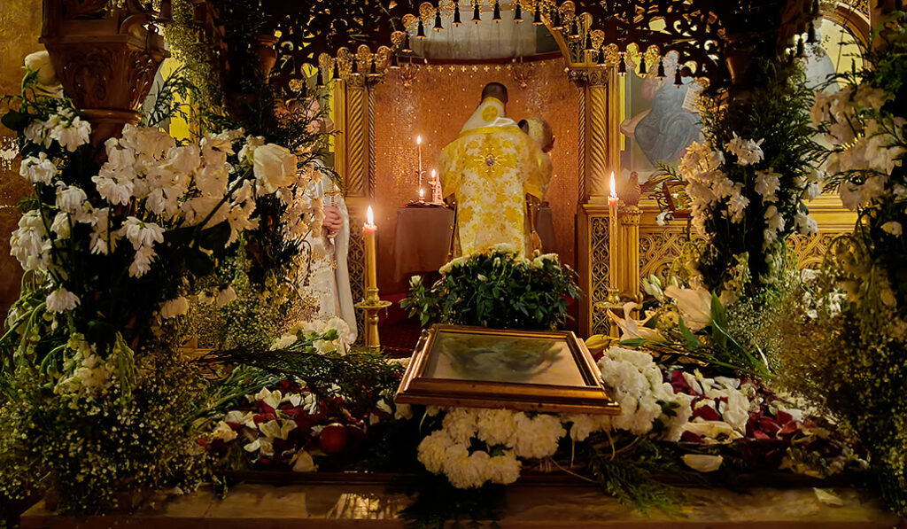 El templete donde se veneraba a Cristo Resucitado, con el arzobispo Bessarion al fondo, ante el altar