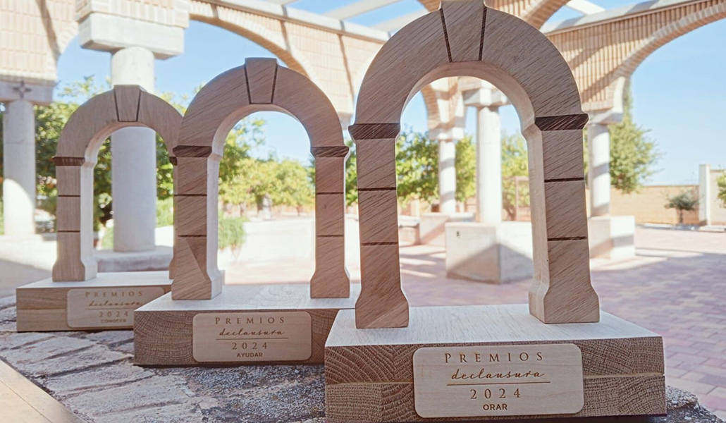 Esculturas de los premios diseñadas y trabajadas artesanalmente por las Hermanas Pobres de Santa Clara de Algezares (Murcia)