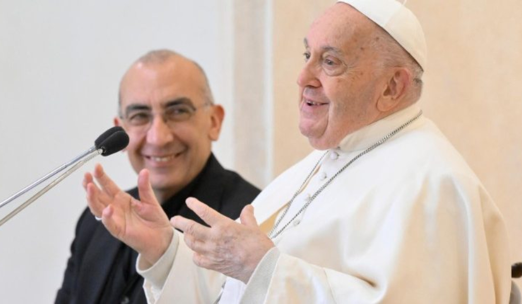 El Papa con cien sacerdotes del centro de Roma