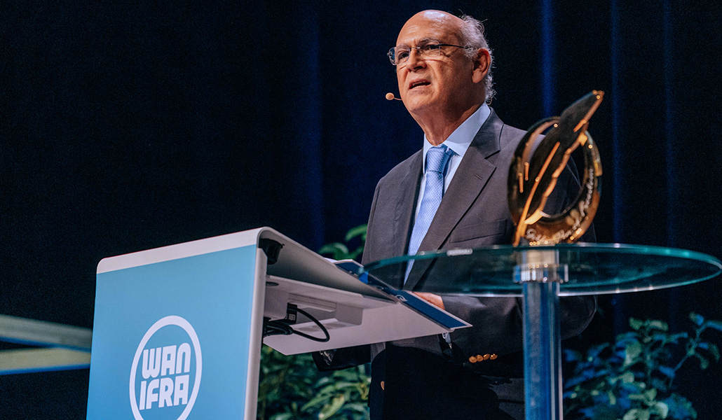 Durante la recepción del premio en Copenhague, concedido por la Asociación Mundial de Editores de Noticias