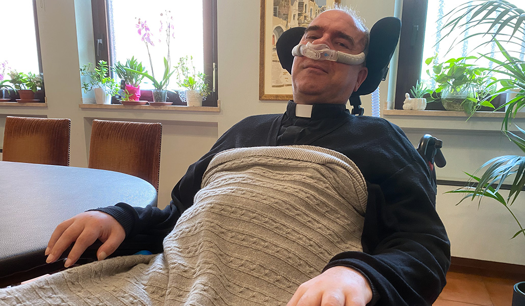 El padre Álvaro Granados durante la entrevista para 'Alfa y Omega'