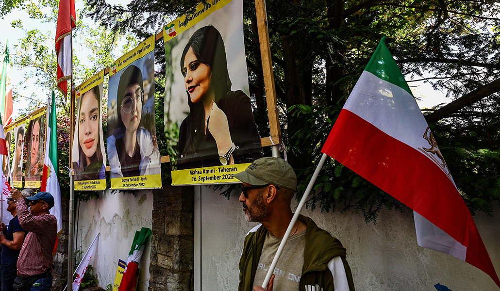 Protestas en Berlín contra la represión iraní que acabó con la vida de Donya Farhadi y Mahsa Amini