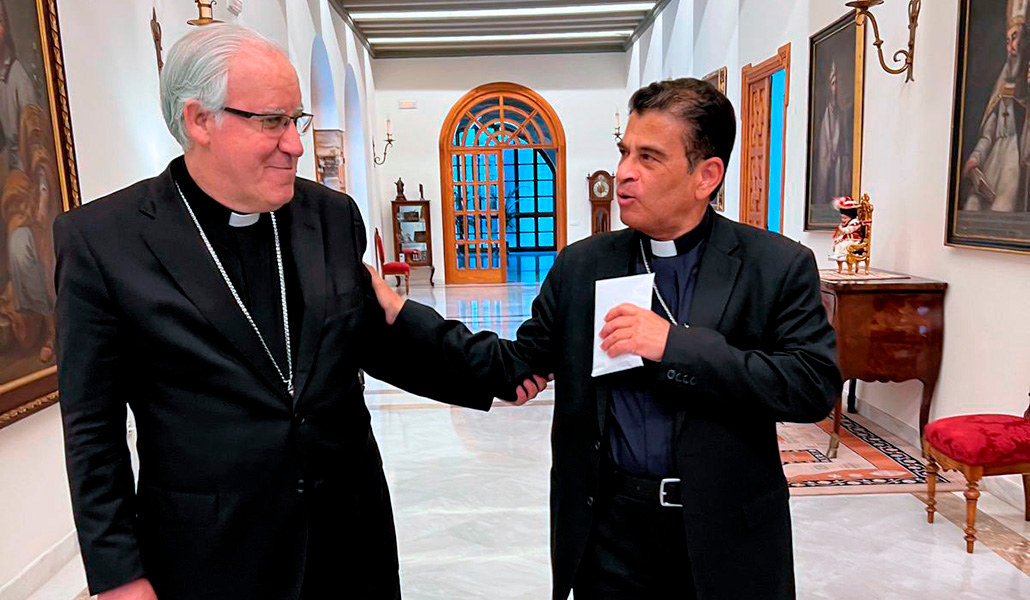 Más allá de unas pocas instantáneas en Roma a su llegada, estas son las primeras imágenes recientes que se tienen de Rolando Álvarez.