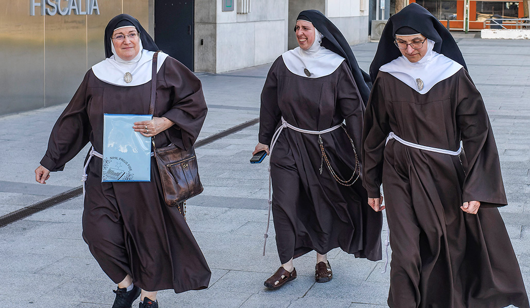 Varias de las exreligiosas de Belorado