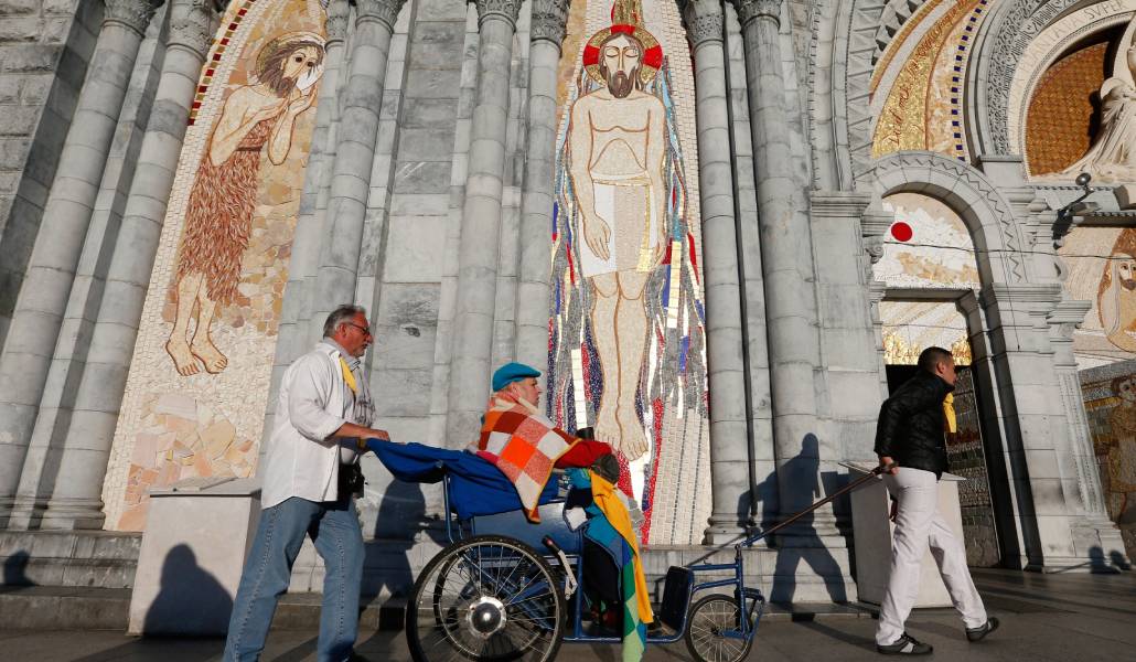 Mosaicos de Marko Rupnik en el santuario de Lourdes