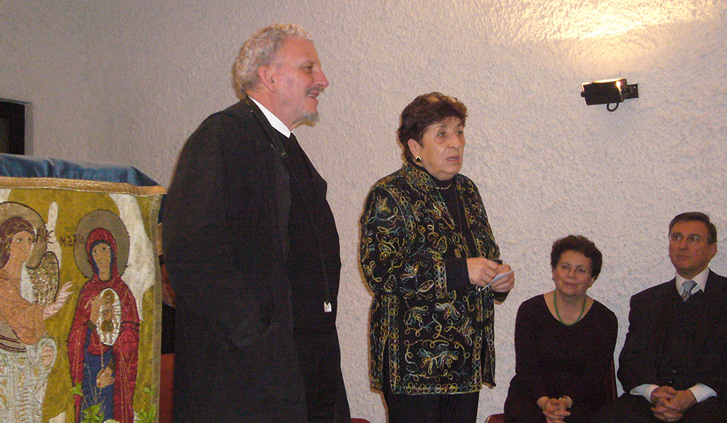 Carmen Hernández y Kiko Argüello, iniciadores del Camino Neocatecumenal, durante una celebración