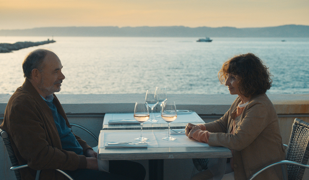 Henri (Jean-Pierre Darroussin) y Rosa (Ariane Ascaride) se irán conociendo hasta llegar a enamorarse