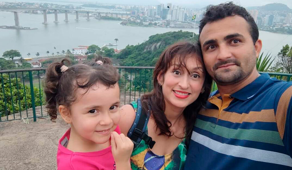 Silvia, con su familia, será una de las novias del próximo 29 de agosto