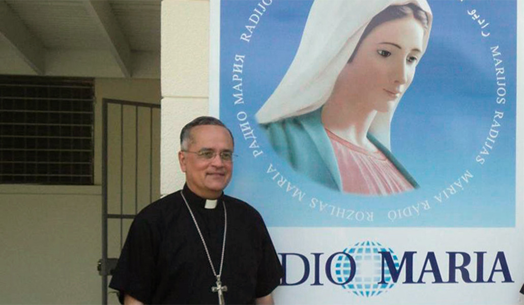 Silvio Báez en la sede de Radio María