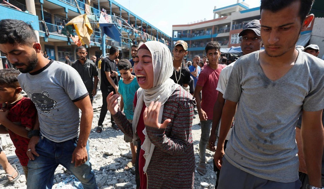 Una mujer en la Fraja de Gaza llora tras un bombardeo israelí