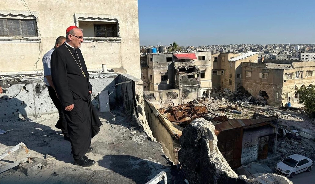 El patriarca latino de Jerusalén durante su visita a Gaza en mayo