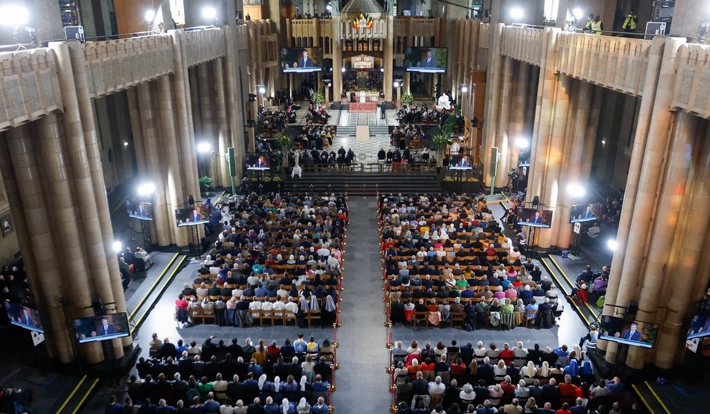 Unas 2.600 personas han asistido a este encuentro con el Papa Francisco en la basílica del Sagrado Corazón