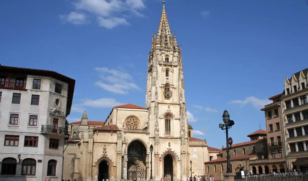 La catedral de San Salvador se prepara para siete días de Jubileo