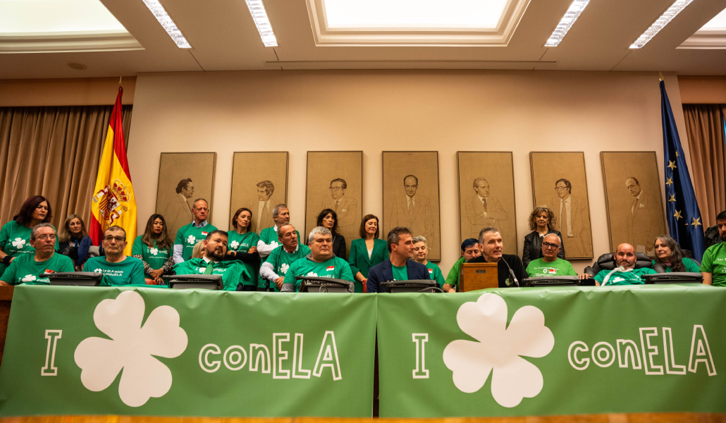 Rueda de prensa tras la aprobación de la Ley ELA durante una sesión plenaria este jueves en el Congreso de los Diputados