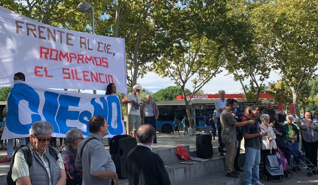 Vigilia frente al CIE de Aluche para pedir el cierre de los CIE