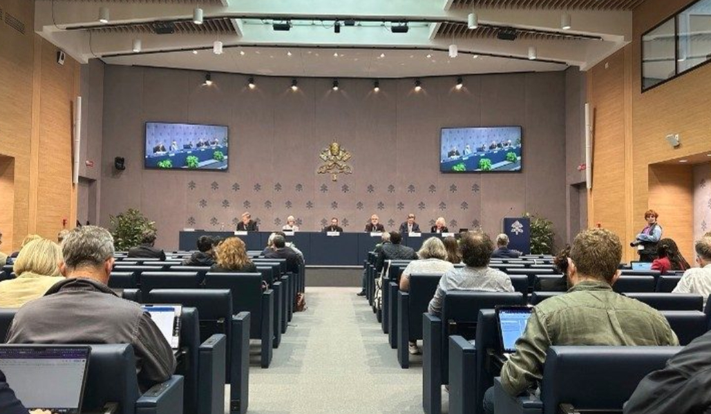 Primera rueda de prensa del Sínodo
