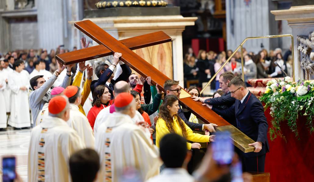 La Cruz de la Juventud que los jóvenes portugueses han entregado para la próxima JMJ en Corea