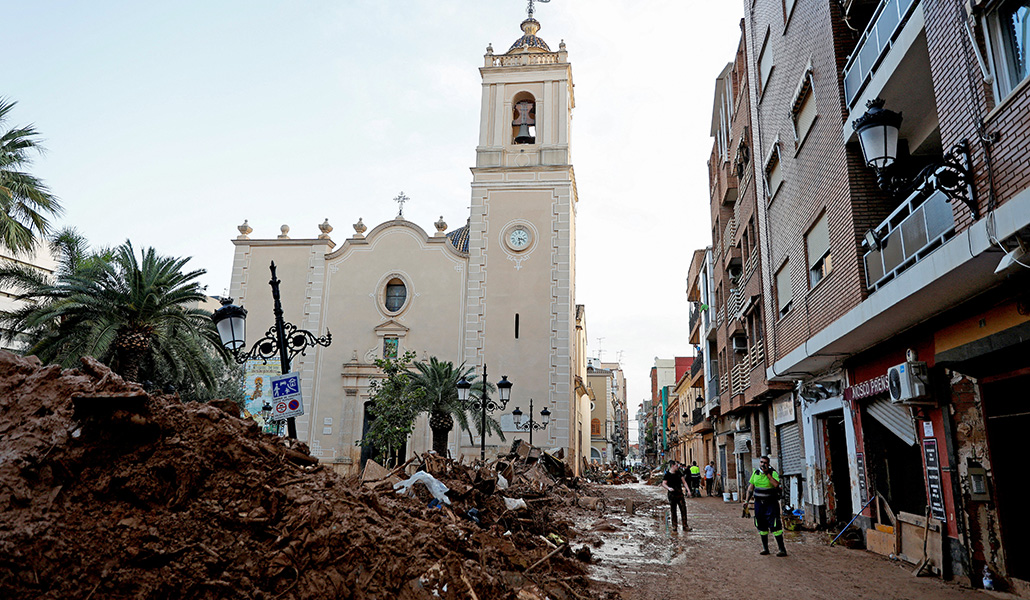 La parroquia de San Jorge, en Paiporta, se reformó hace un año y «ahora lo hemos perdido todo», dice su párroco
