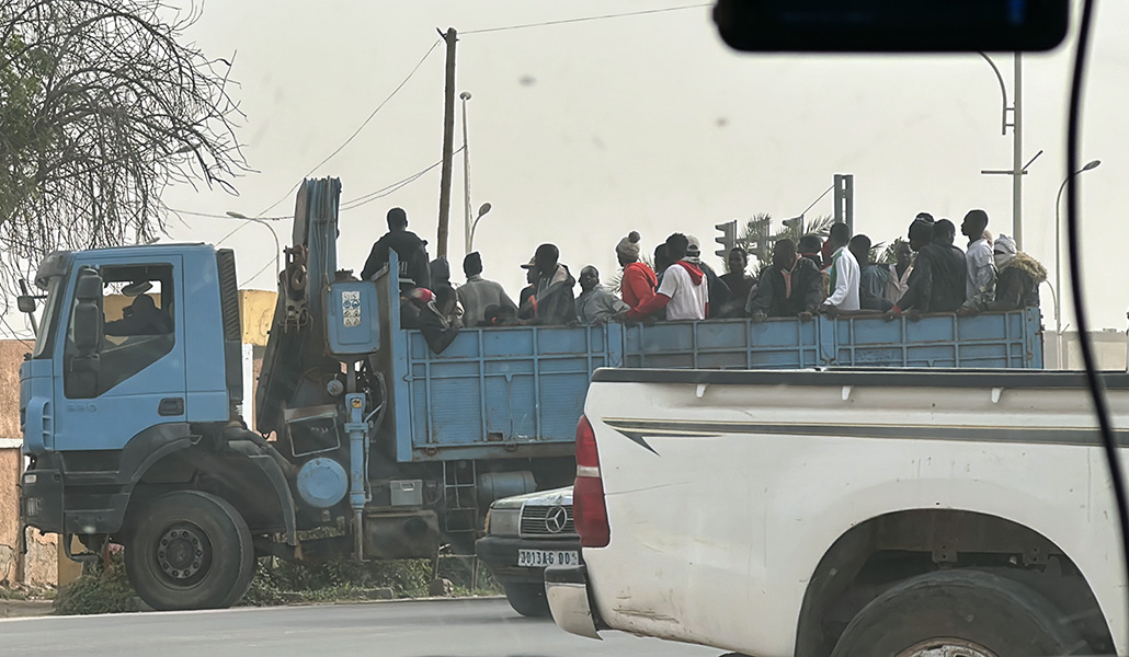 Gracias a la información que llega de España abandonan a migrantes en la frontera con Mali