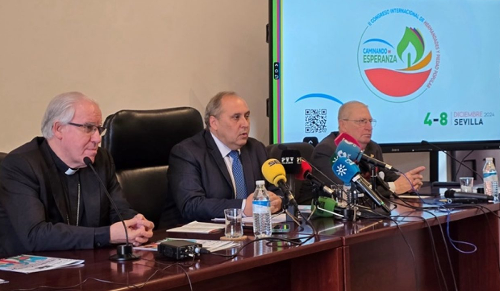 El arzobispo de Sevilla presentando el congreso