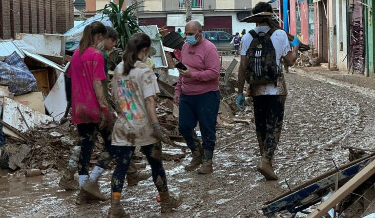 Carmen Félix con sus amigos en las calles de Catarroja