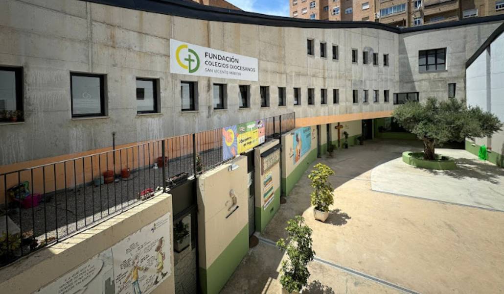 Fachada de la sede de la Fundación San Vicente Mártir Colegios Diocesanos