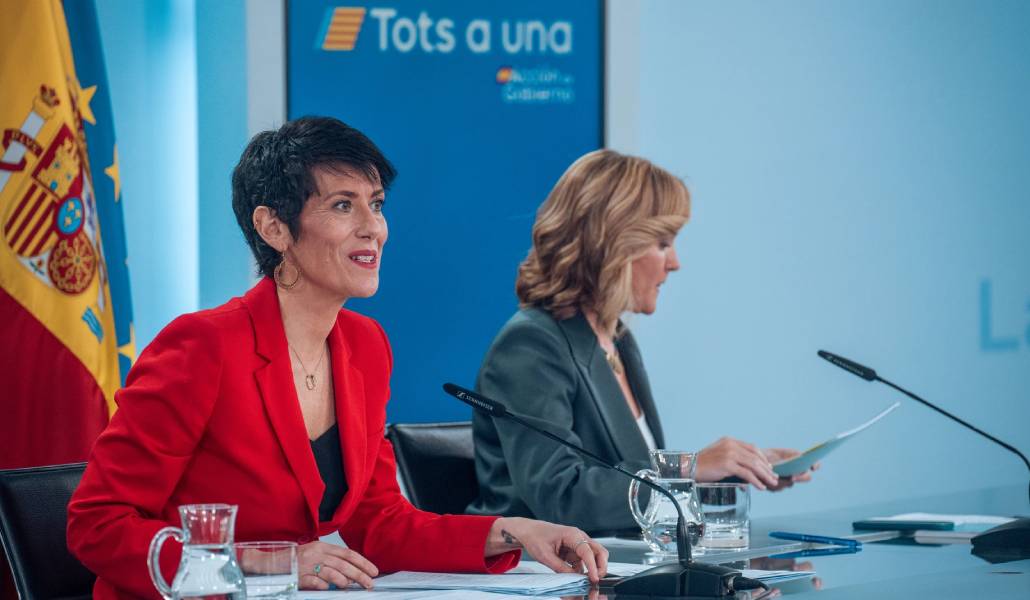 El Consejo de Ministros aprueba la normativa que flexibiliza la residencia y el permiso de trabajo a decenas de miles de extranjeros