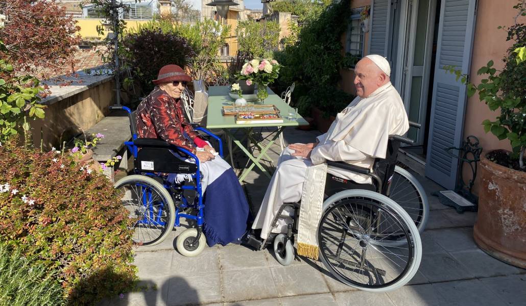 Emma Bonino con el Papa Francisco